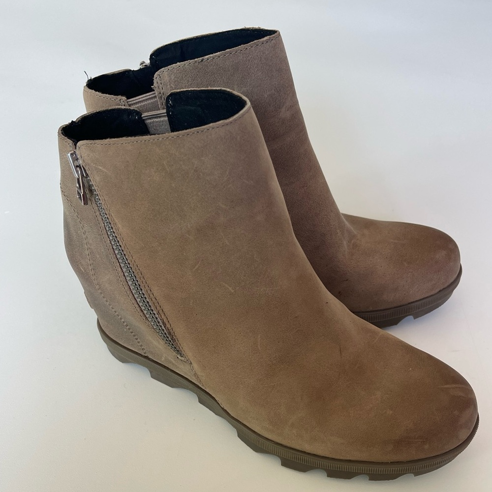 NWOT!! Sorel Joan of Arc Wedge II Zip Ankle Booties